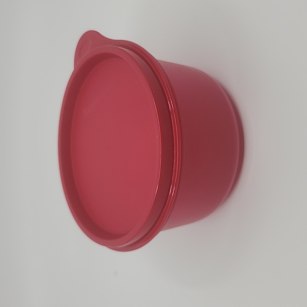 Tupperware Serving Snack Bowl with Lid New